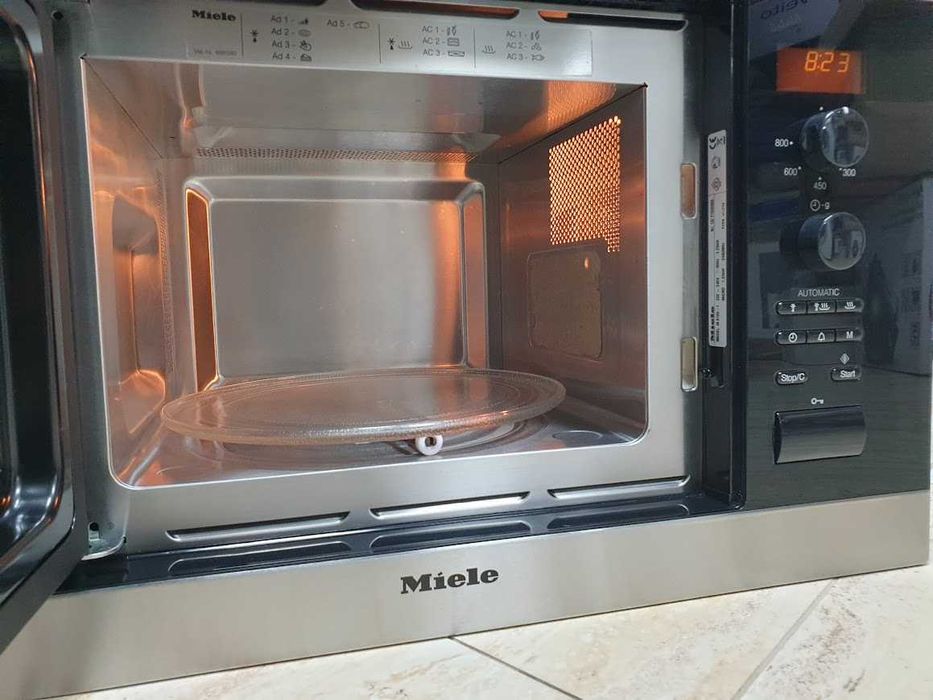 17L - 600мм - Miele M8160 Микровълнова Фурна за Вграждане