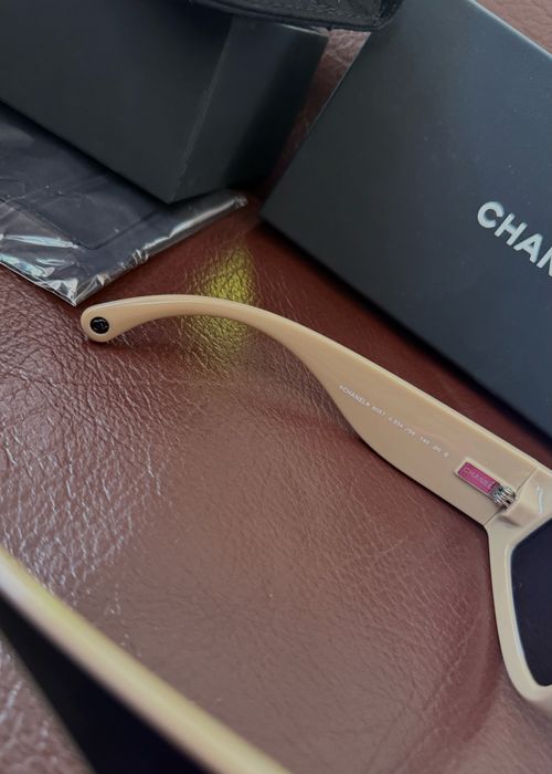 Слънчеви очила черни с бежово