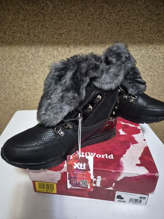 Дамски черни боти нови размер 40