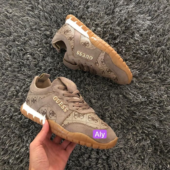 Ugg-uri diferite modele
