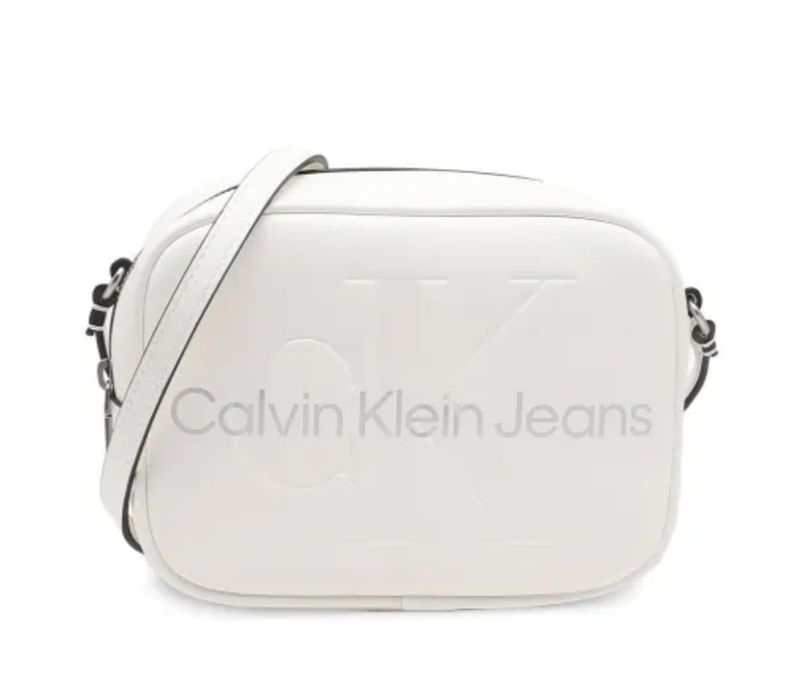 Оригинална чанта на Calvin Klein!
