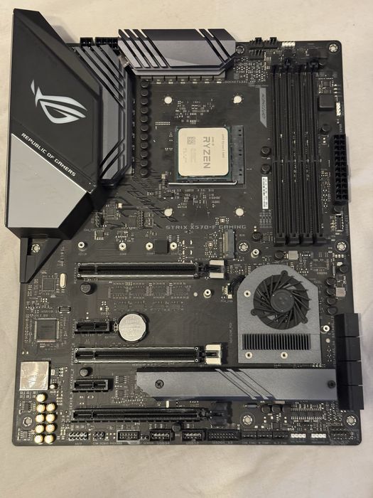 Placa baza Asus Rog Strix X570-F Gaming AM4 defecta