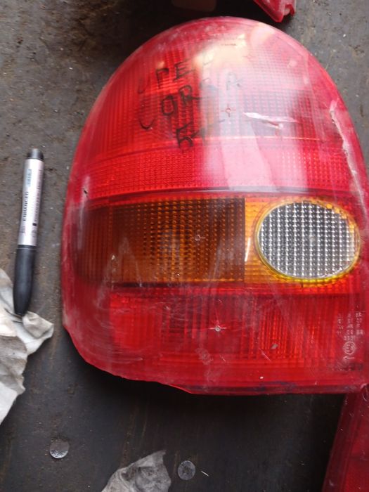 Фонарь Опель Корса с дефектом
