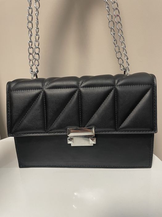 Черна малка чанта през рамо