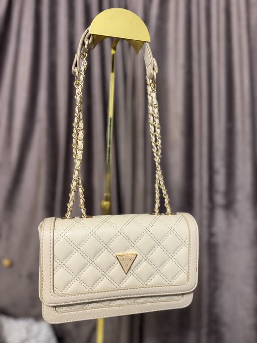 Geanta Guess de dama crem