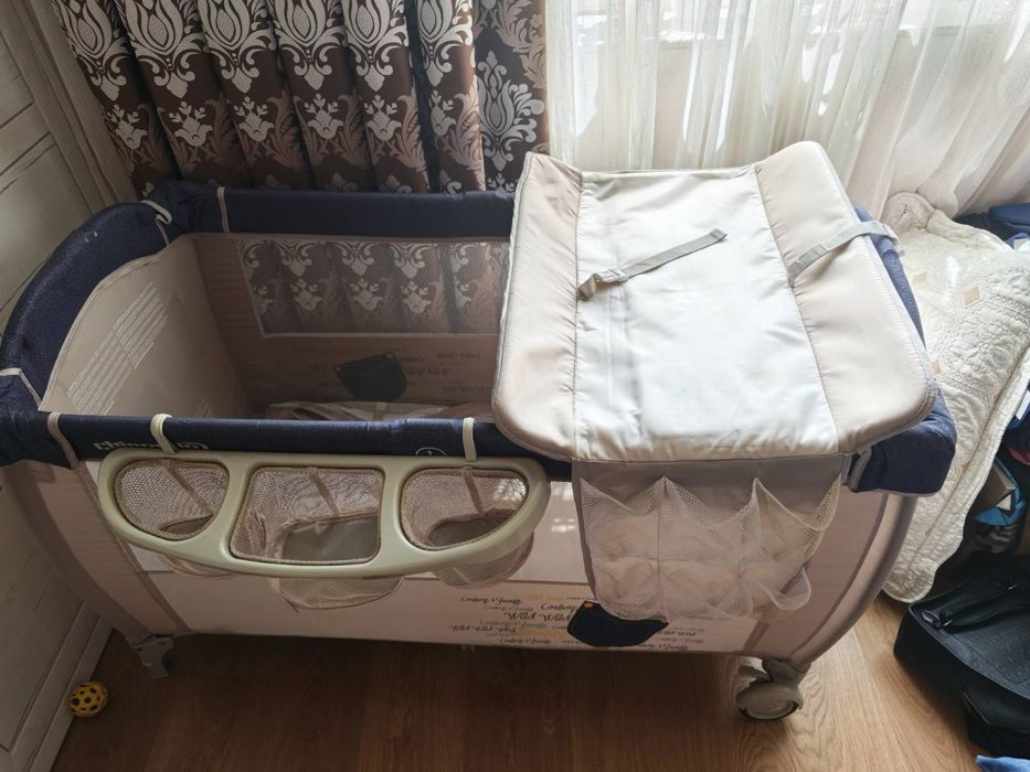 Продавам детска кошара Chipolino Bella с матрак