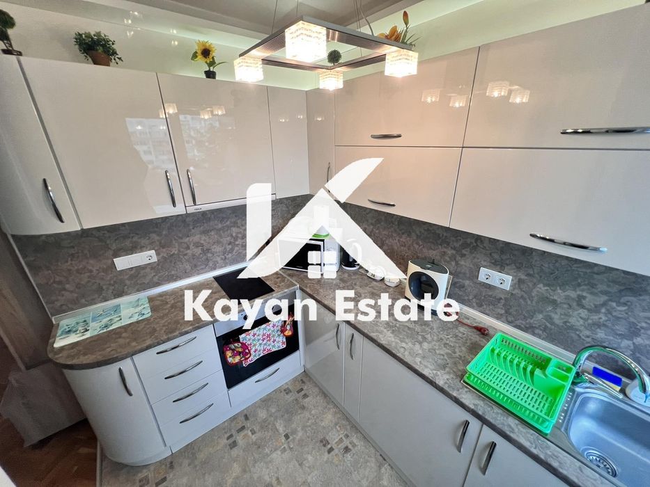 Дава се под наем Двустаен апартамент в Бургас, Център - 70 кв.м за 500 € - Снимка #3