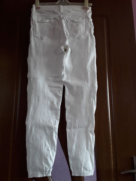 Vând Blugi Damă cu Tăieturi Mărimea 27