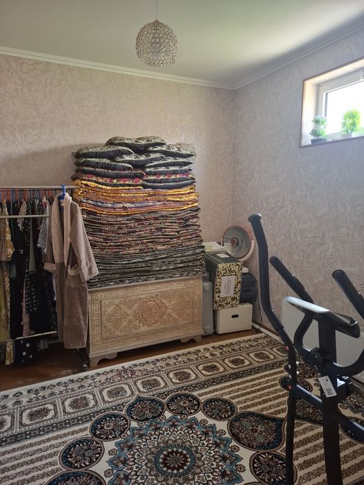 Vobkent tuman Bobur ko'chasida hamma qulayliklarga ega hovli sotiladi