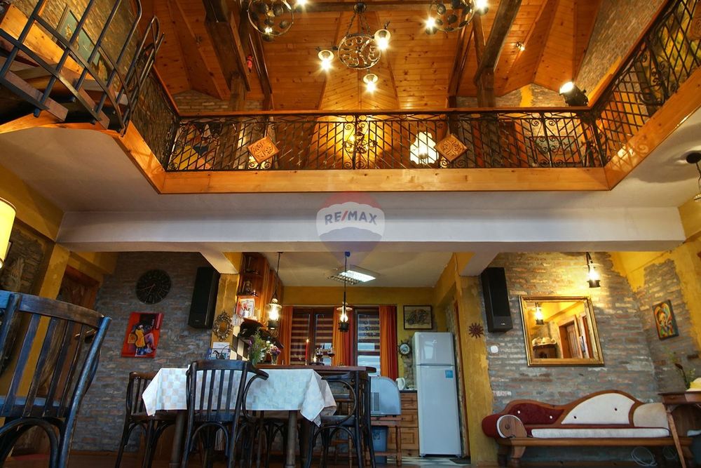 Бизнес имот - къща в артистичен стил, гр.Балчик