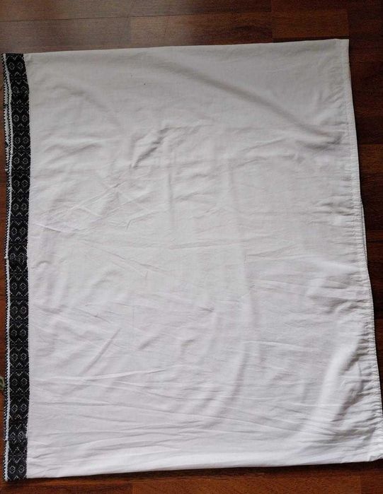 Costum popular cusut cu fir metalic