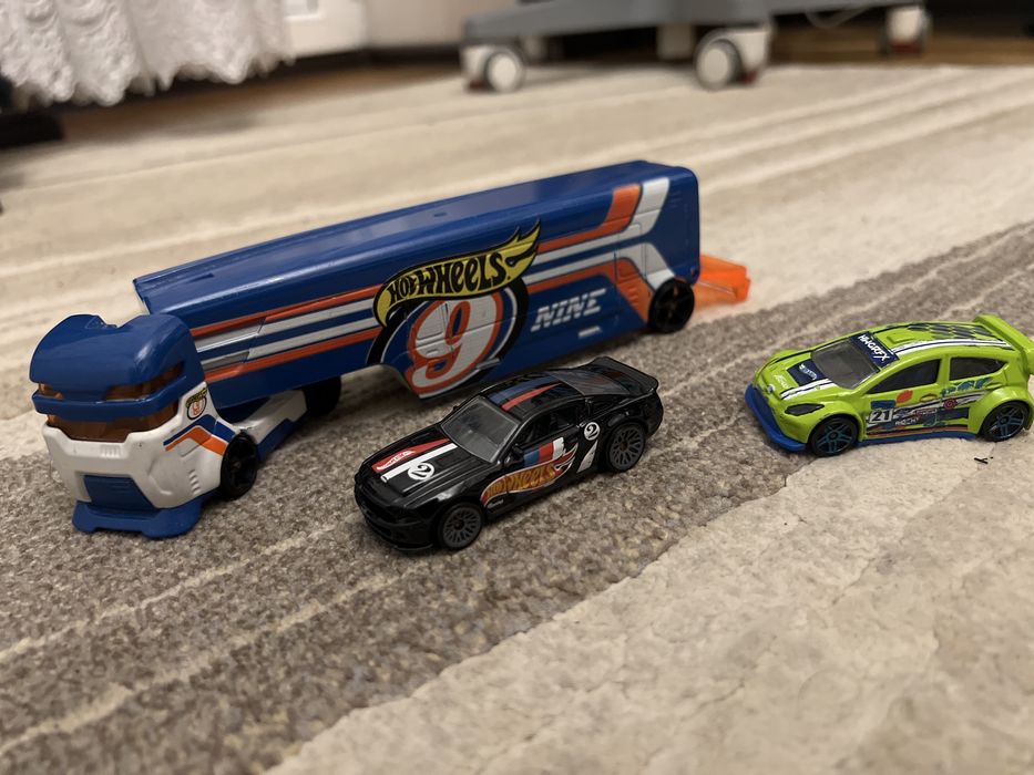 Продам HotWheels