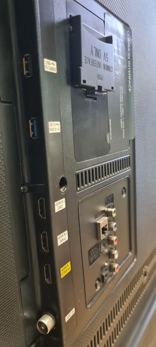 Телевизор Samsung  48 инча с повреден дисплей