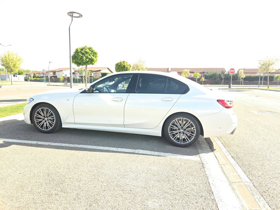 Vand BMW 330i stare perfecta 258 CP - an 2021