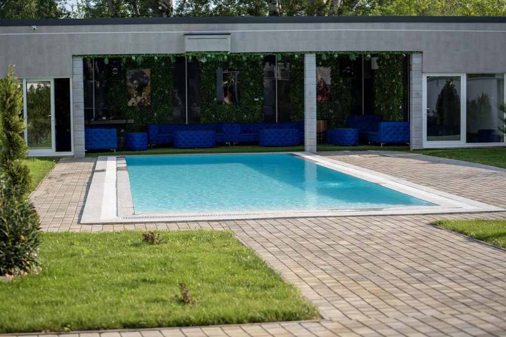 Piscina Privata pentru Pool Party