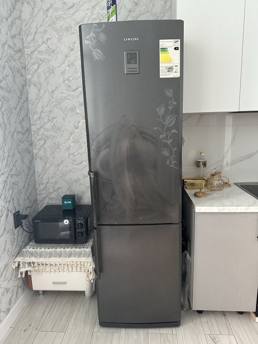 Продам холодильник Samsung RL44ECSW