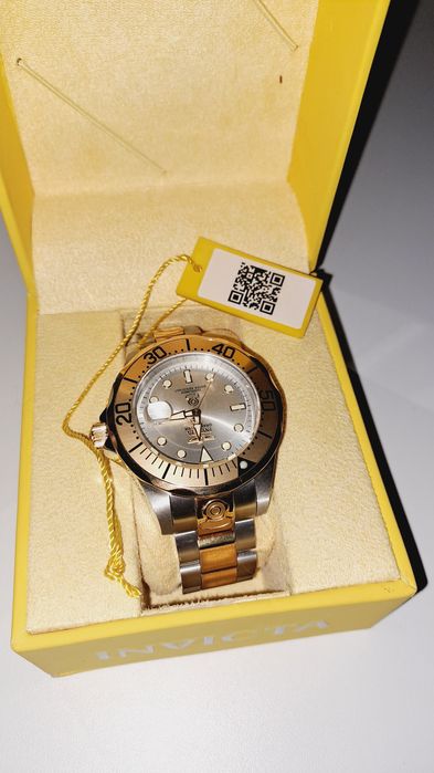 Швейцарские часы Invicta.