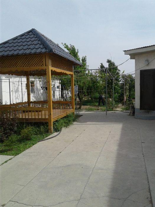 Жилой дом с земельным участком