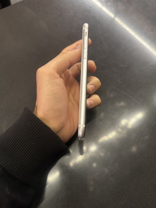 Продам айфон се 2020 [64gb]