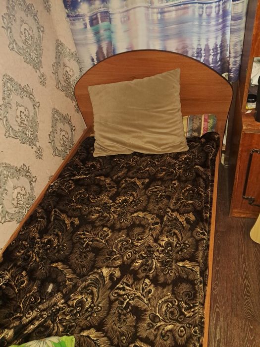 кровать с матрасом