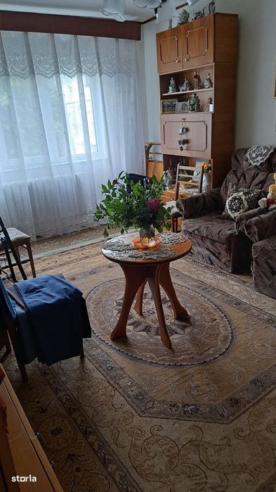 Apartament decomandat etaj 3 Scoala 8