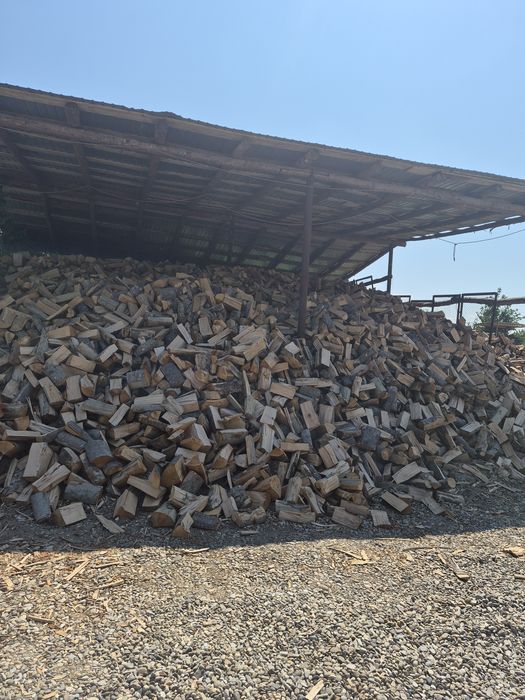 Depozit Tecuci vinde lemn de foc bustean sau prelucrat