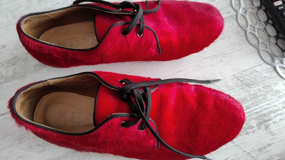 Дамски ест.кожа обувки Кавалер 39,40 и червени 39, чехли Зара40
