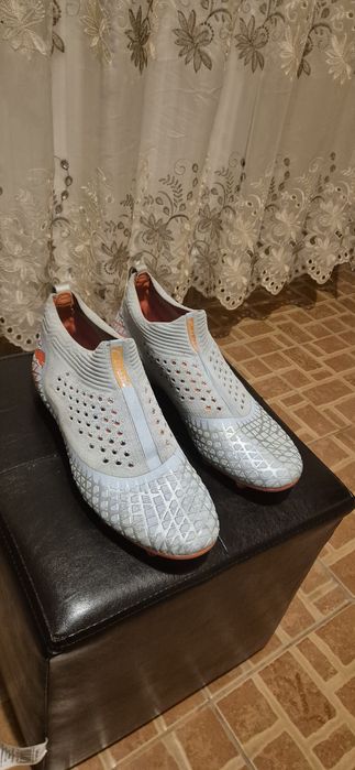 Vand ghete de fotbal puma