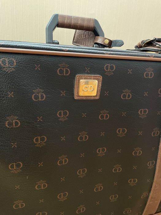 Оригинален куфар на Christian Dior.