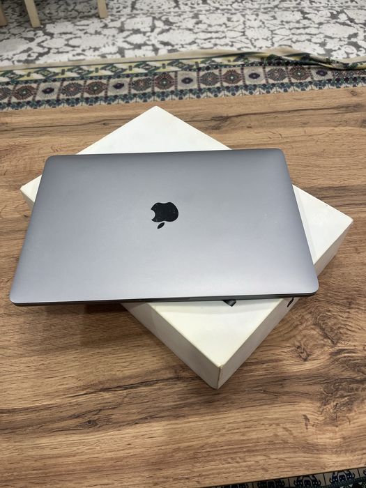 Продаётся Macbook pro 2017