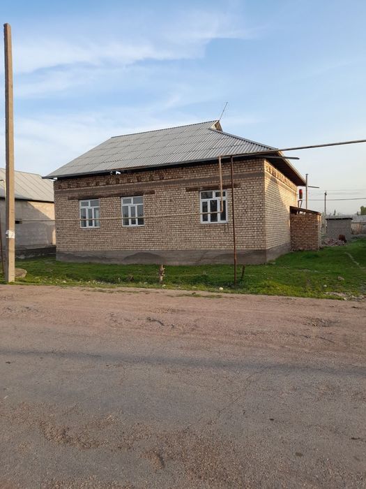 Олмаликдаги 4 хонали ховли уй сотилади