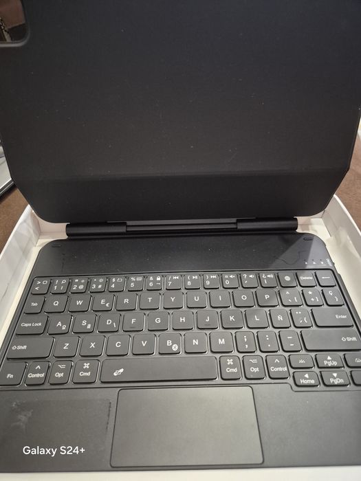 Клавиатури за iPad Air 5/4, iPad Pro 11, Lenovo