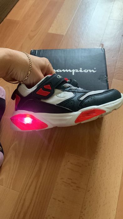 Кроссовки детские