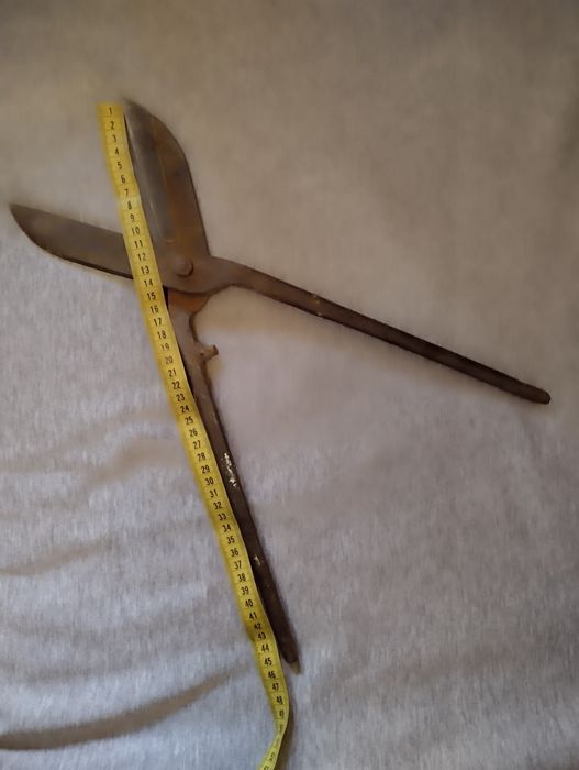 Ножницы строительные.