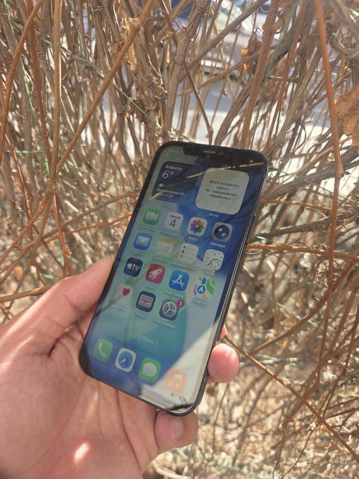 Продам телефон iPhone 12