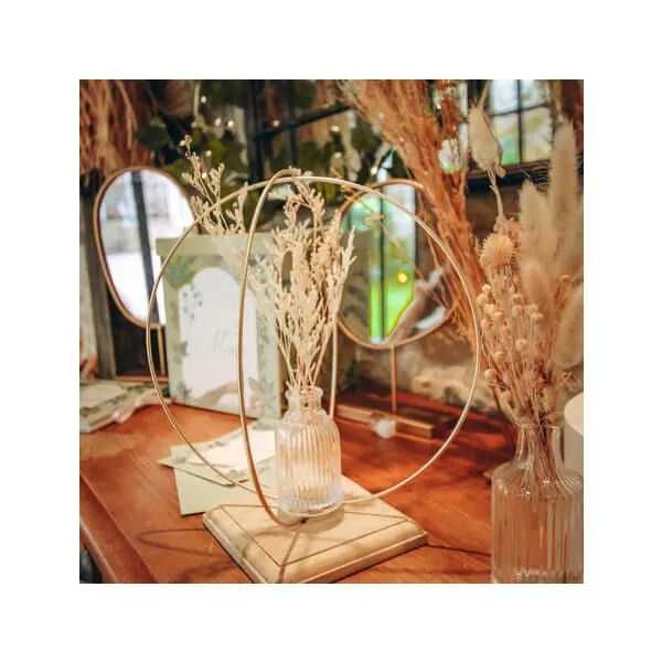 Декоративна статуетка „Двойна златна арка“ върху дървена основа