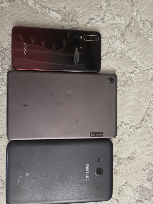 Продам 2 планшета и 1 телефон