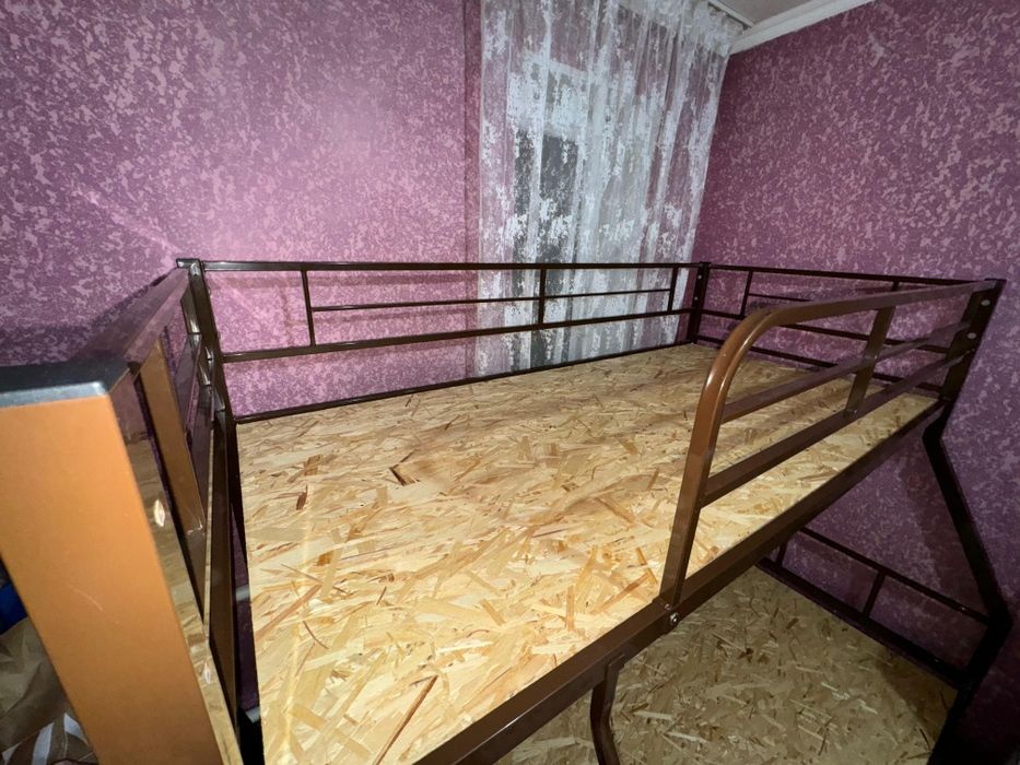 Кровать двухъярусная