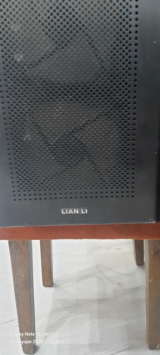 Компютър  с кутия