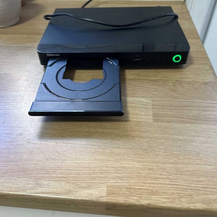 оригинален Blu ray dvd player Toshiba  нов внос от Англия
