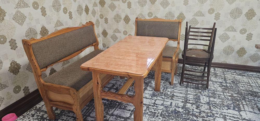 Кухонный уголок в хорошим состояние