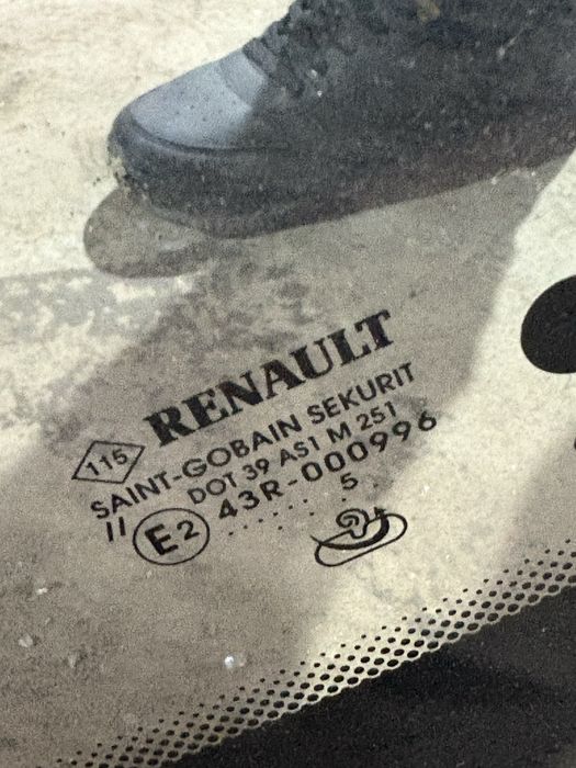 Renault Scenic 2005 година Челно Предно Стъкло