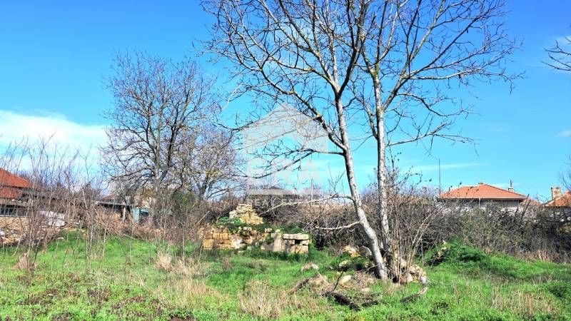 Ексклузивен, урегулиран поземлен имот за продажба, с малка постройка,