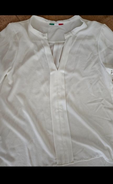 Lot 2 camasi de dama, marimea M, pret 40 lei ambele