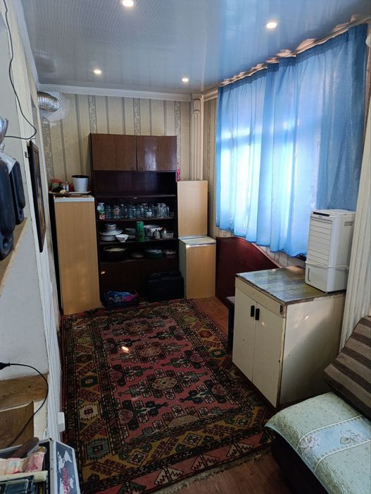 Продам чиланзар 8.  Трёх комнатная .  Балкон 2*6