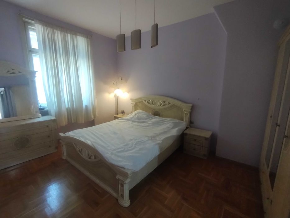 Дава се под наем Тристаен апартамент в Добрич, Кралска зона - 87 кв.м за 612 € - Снимка #2