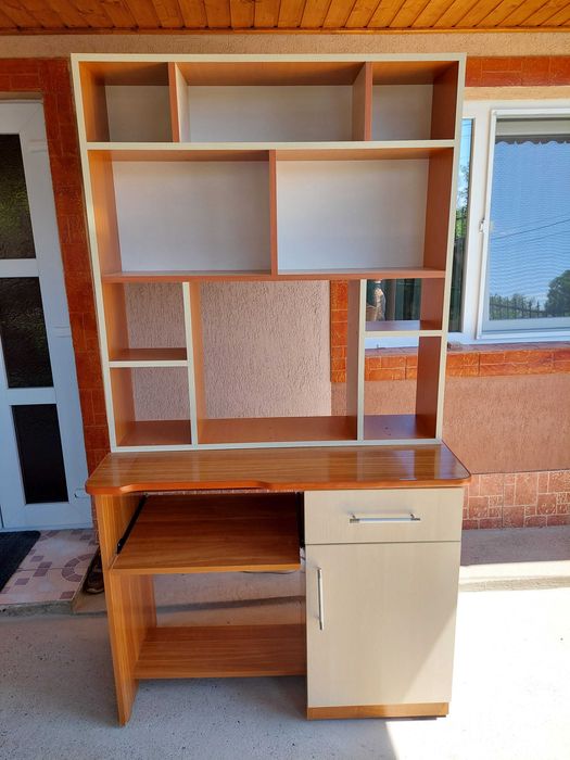 Vând birou cu bibliotecă