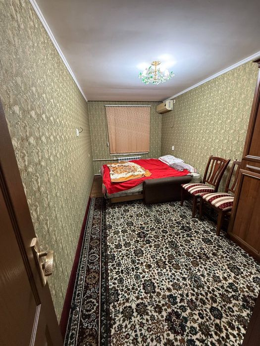 Чиланзар 4. Метро Мирзо Улугбек.  Продается 2 комнатная