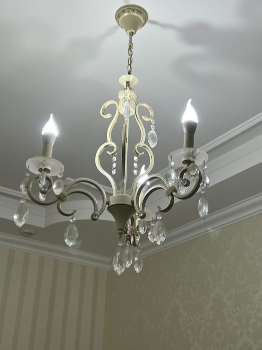 Люстра с трема лампочками