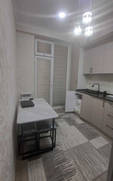 Chilonzor metrosi yonida joylashgan 2 xonali shinam kvartira ijaraga b